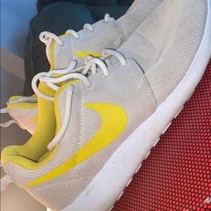Custom like new women’s Nike Roshe sneaker